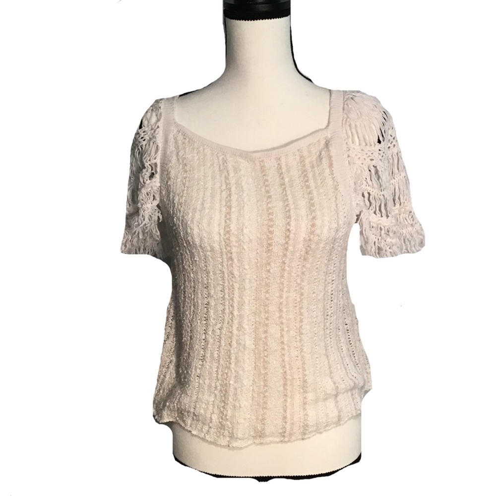 ✨CLEARANCE✨Free People Knit Top with Crochet Sleeves size S